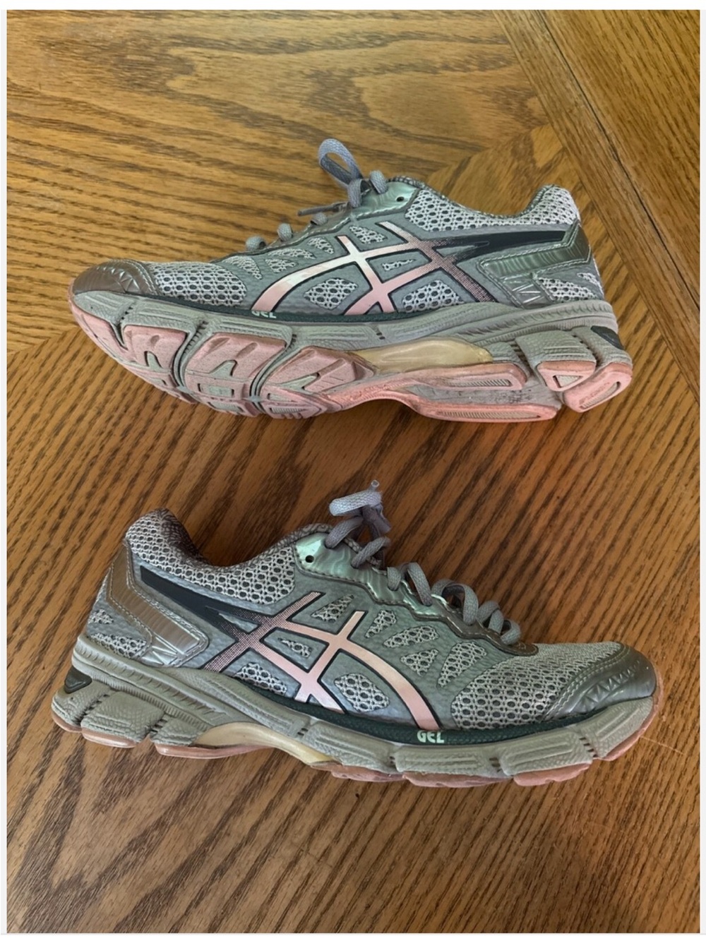 ASICS Gel-1140 Women's Athletic Shoes in Gray with Pink Accents Size 6